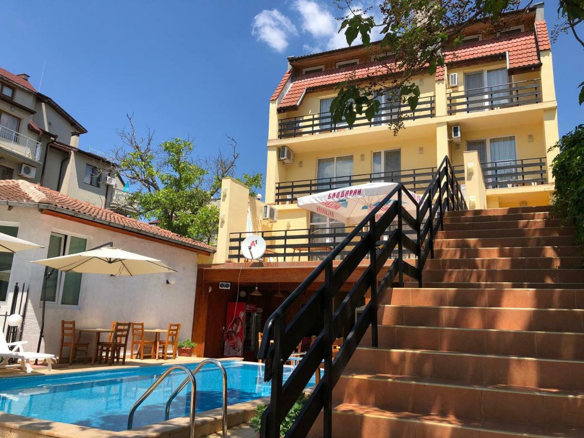 קרנבו Family Hotel Central מראה חיצוני תמונה