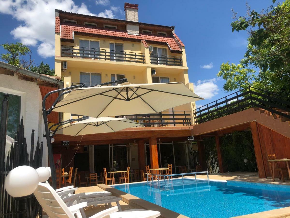 קרנבו Family Hotel Central מראה חיצוני תמונה
